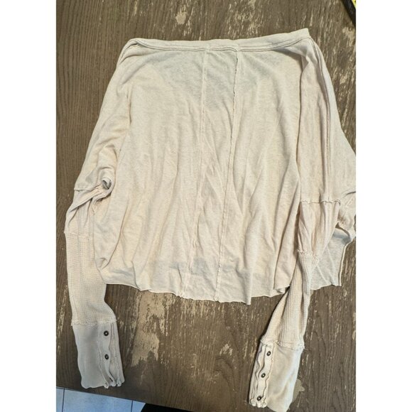 Free People Medium Catch The Light Tee Beige Cream Sleeve Detail button Thermal - Picture 10 of 13